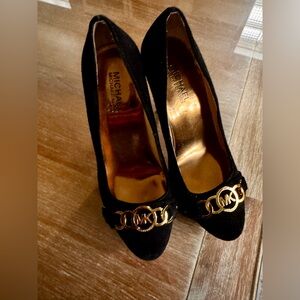 Women’s Michael Kors black suede Hamilton pump size 6 worn a few times.